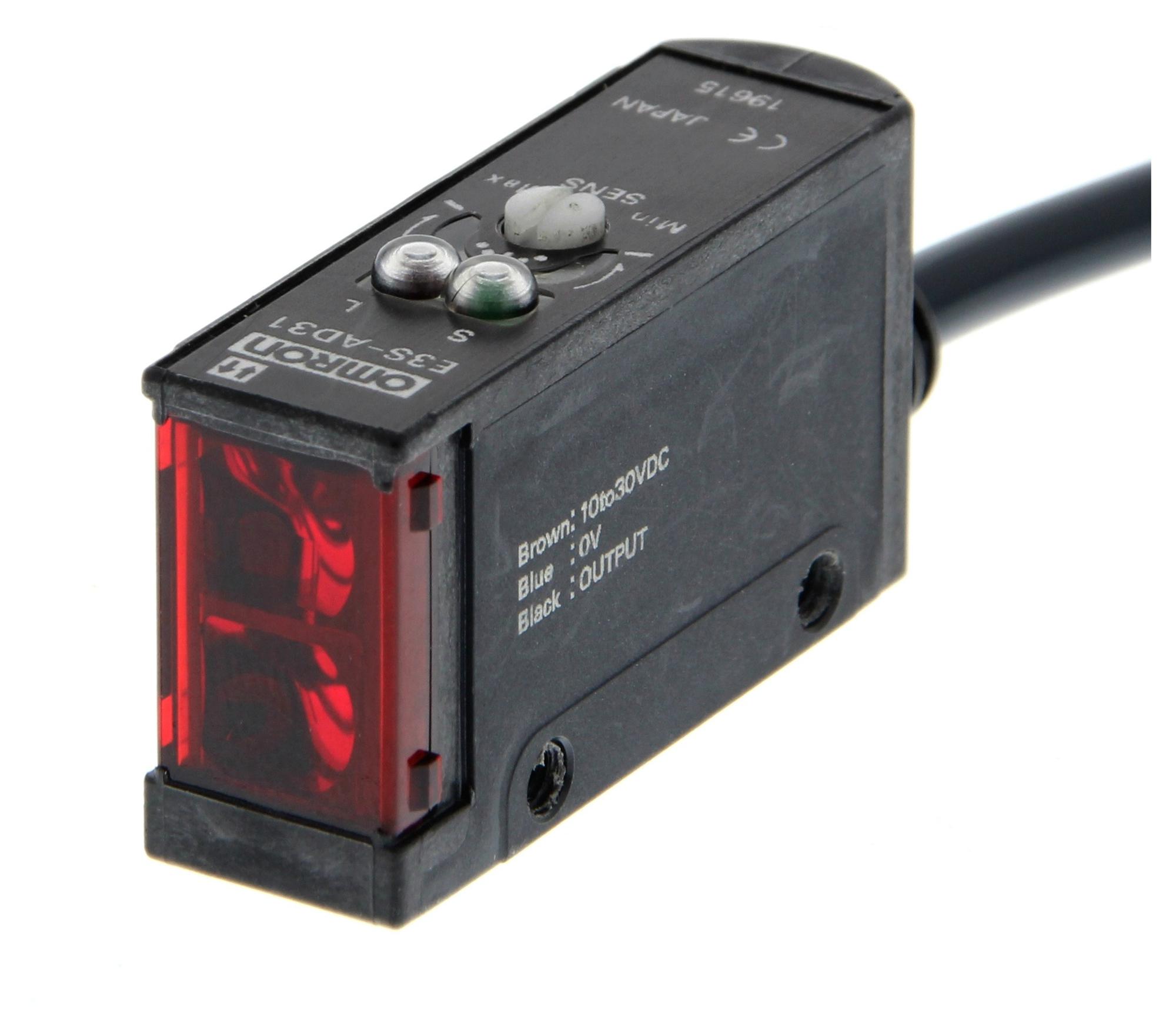 E3S-AD32 PHOTOELECTRIC SENSOR, PNP, 700MM OMRON
