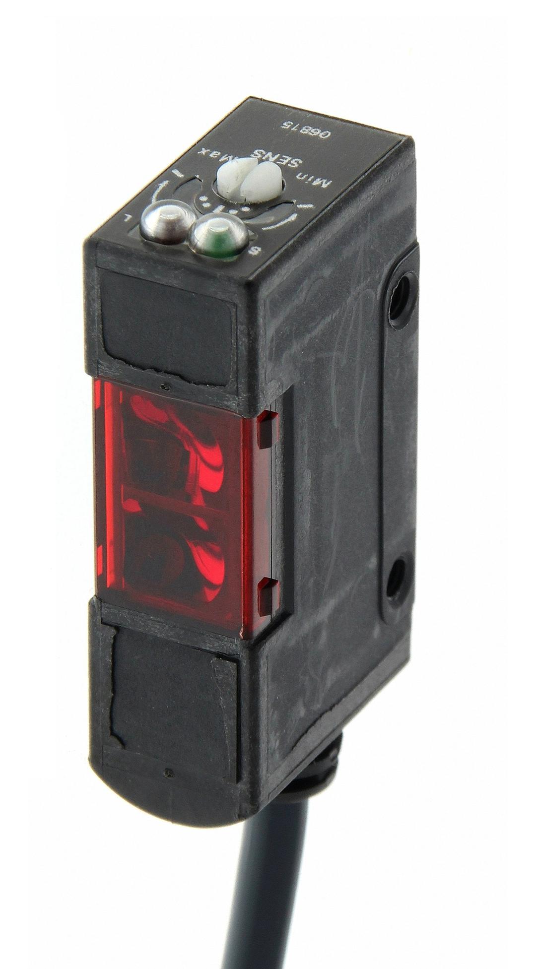 E3S-AD81 PHOTOELECTRIC SENSOR, PNP, 200MM OMRON