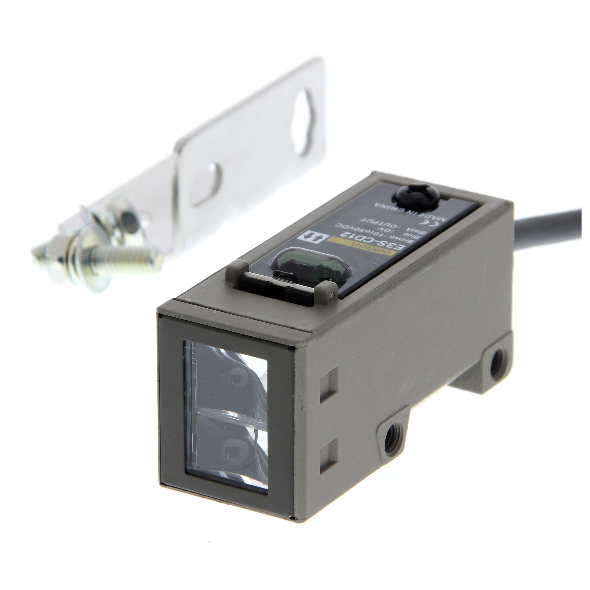 E3S-CD11 2M PHOTOELECTRIC SENSOR, NPN / PNP, 700MM OMRON