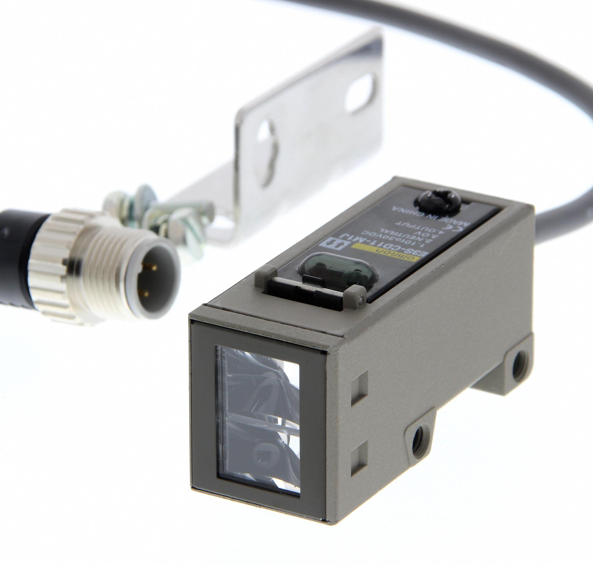 E3S-CD11-M1J 0.3M PHOTOELECTRIC SENSOR, NPN / PNP, 700MM OMRON