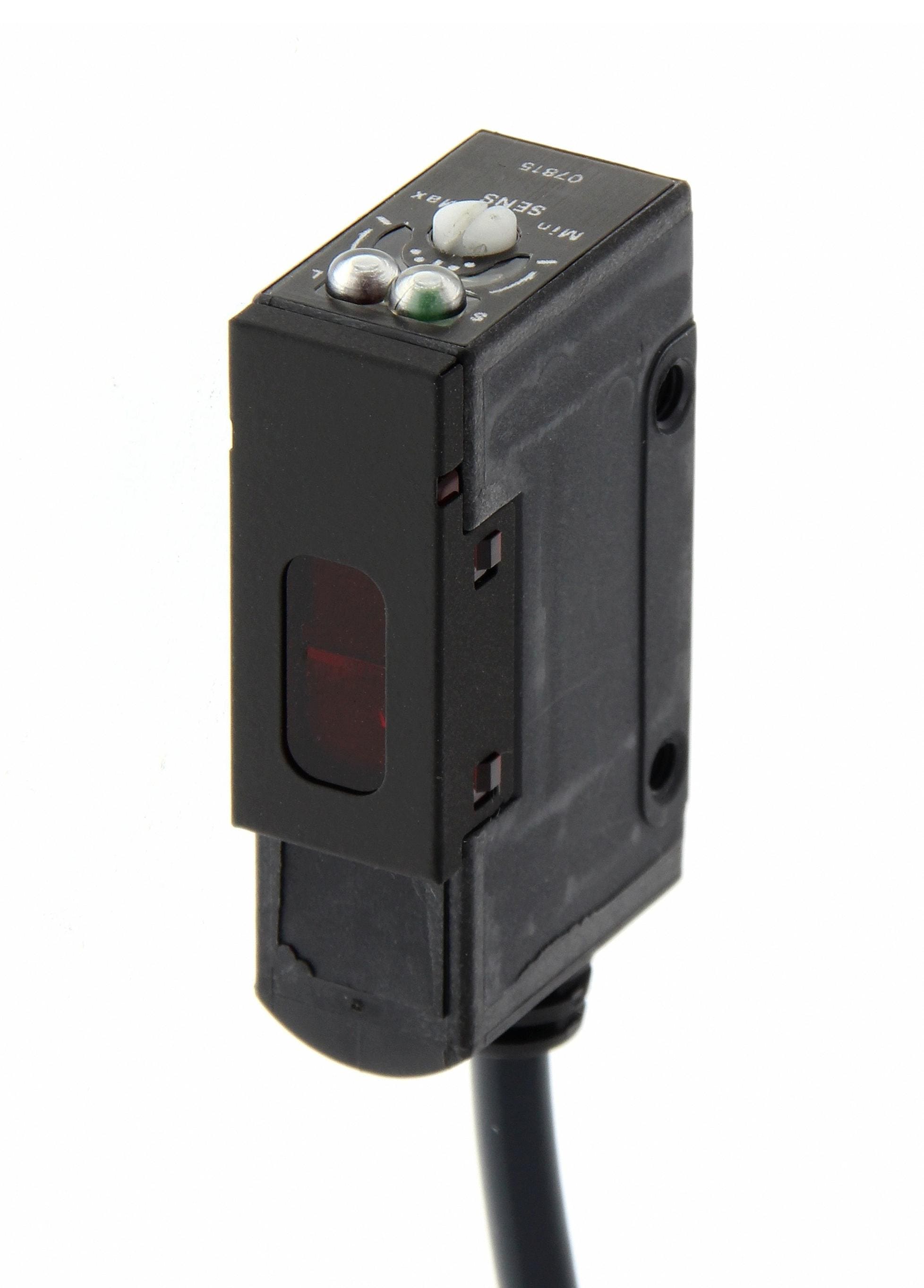 OMRON Optical/Slot E3S-AR61 PHOTOELECTRIC SENSOR, NPN, 2M OMRON 3413930 E3S-AR61