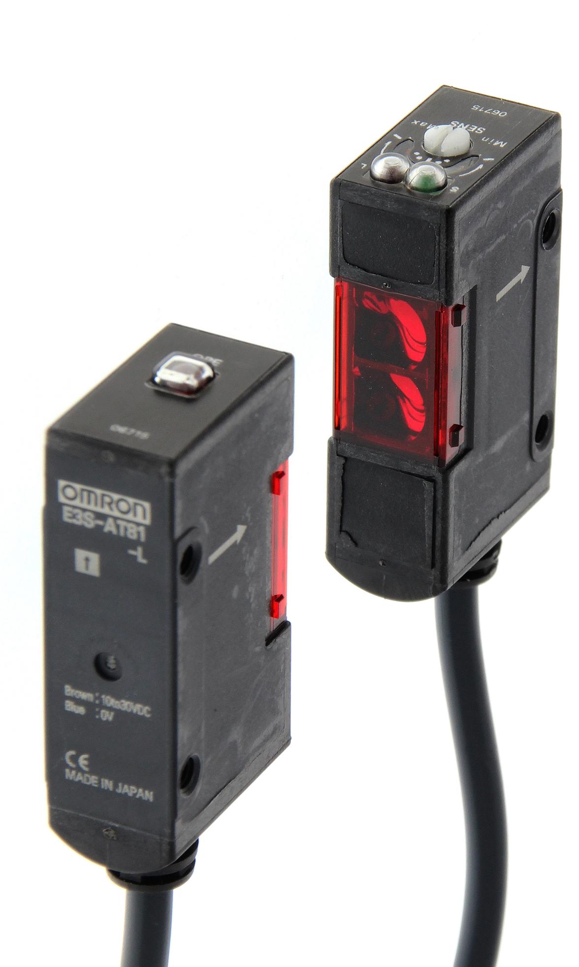 OMRON Optical/Slot E3S-AT61 PHOTOELECTRIC SENSOR, NPN, 7M OMRON 3413934 E3S-AT61